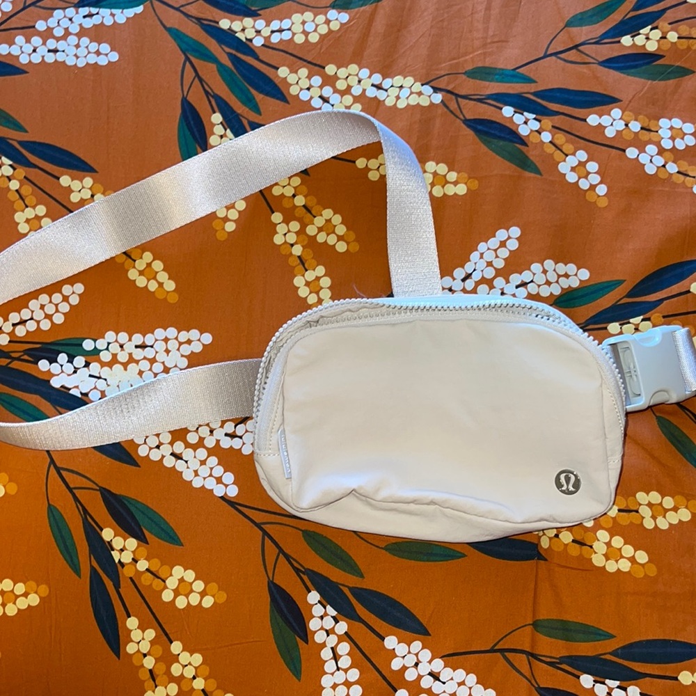 White Lululemon Crossbody Bag (Fanny Pack)